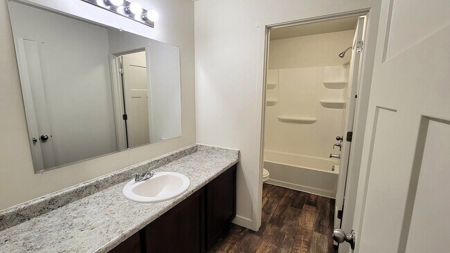 Building Photo - 5655 Island Ridge Dr