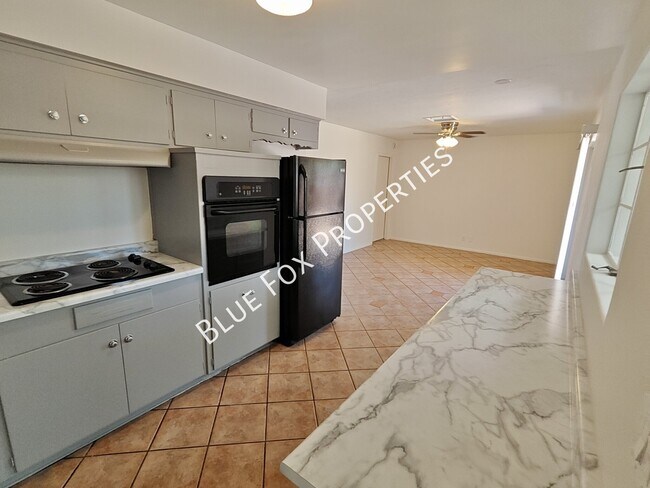 Building Photo - 3857 E Edison Pl