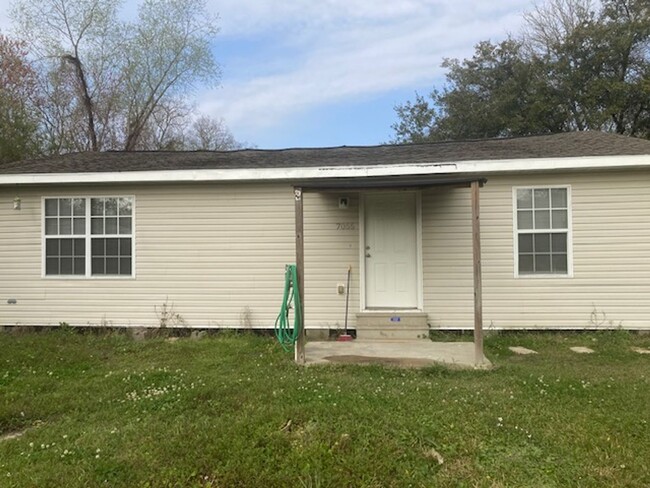 Building Photo - Long Beach 3 Bedroom