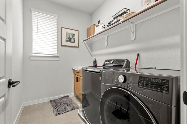 Building Photo - 2232 Nightjar Song Dr