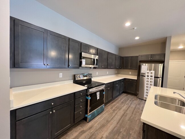 Building Photo - 4440 - 4450 S 26th St