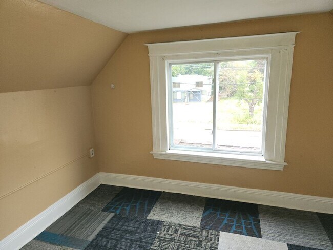 Building Photo - 227 Dewey Ave
