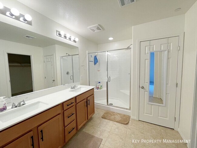 Building Photo - 692 Bamboo Bnd Pl