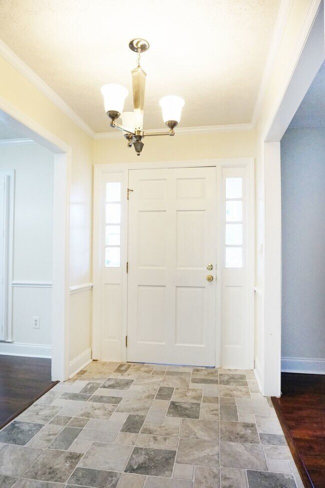 Building Photo - 318 Foxhall Ct