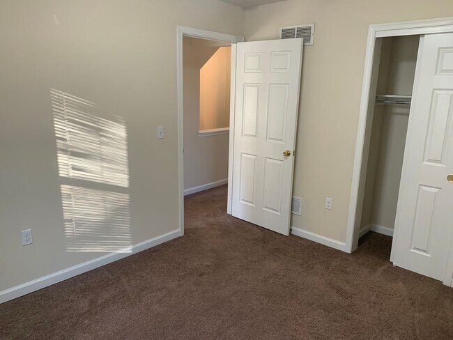 Building Photo - 3 Bedroom 1.5 Bathroom's