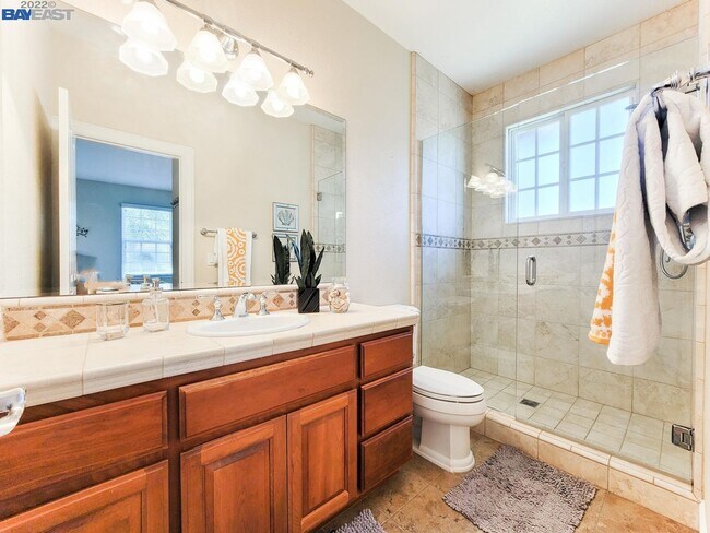 Building Photo - Live Exceptionally in This Peaceful Willow Glen Executive Home; 4 bed/ 4.5 bath