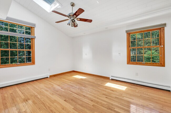 Building Photo - 21 Greenbriar Rd