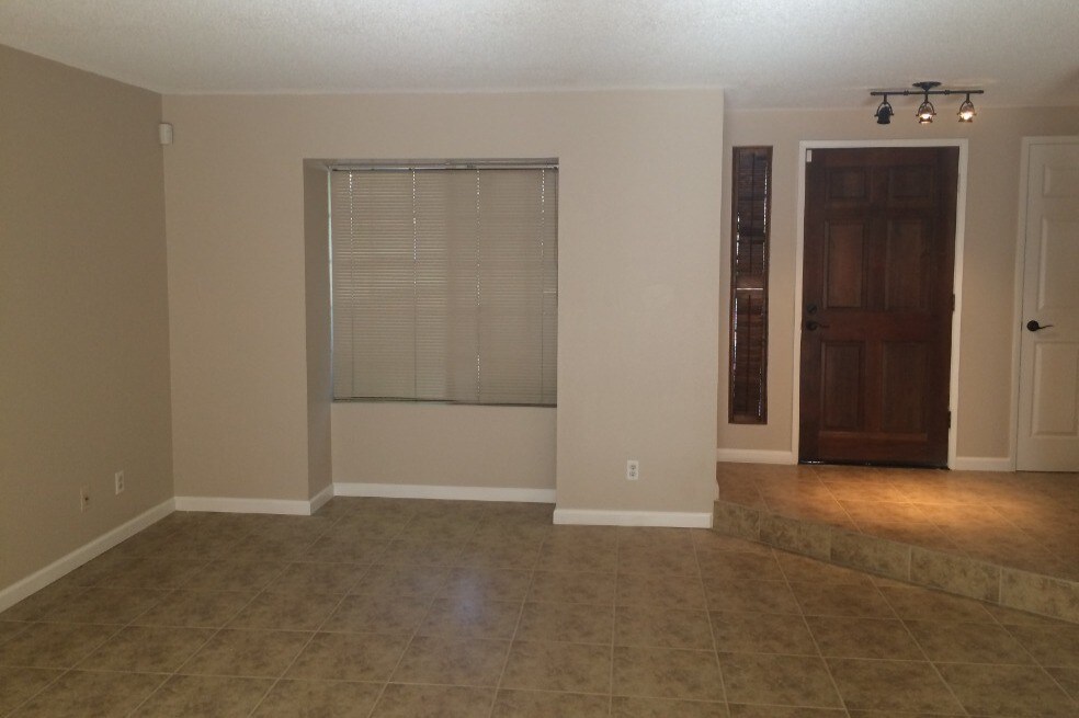 Living Room/Front Door - 4732 E Alamos Ave