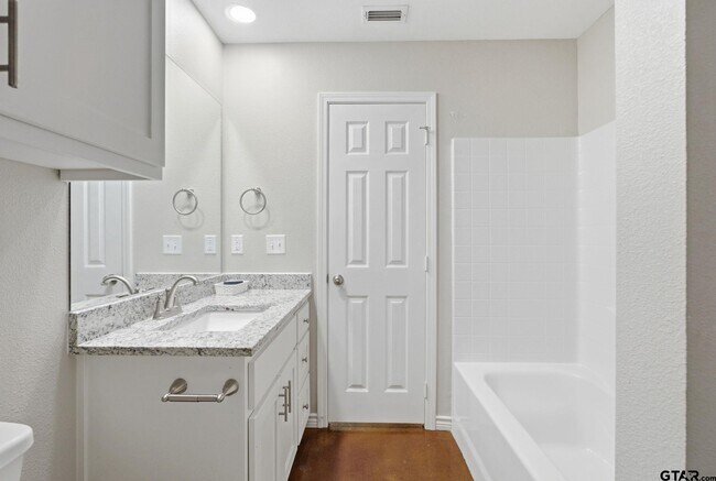 Building Photo - 336 Timberline Dr