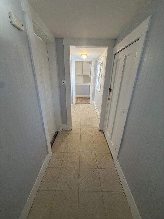 Building Photo - 66 Main St