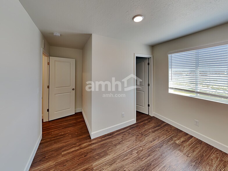 Building Photo - 3271 S 2580 W