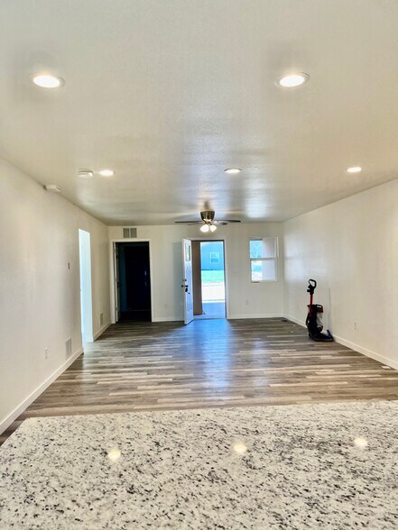 Building Photo - 467 E Laporte Pl