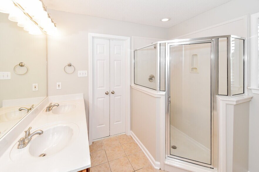 Building Photo - 145 Cameron Dr