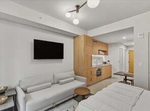 Building Photo - 11 NE 6th St