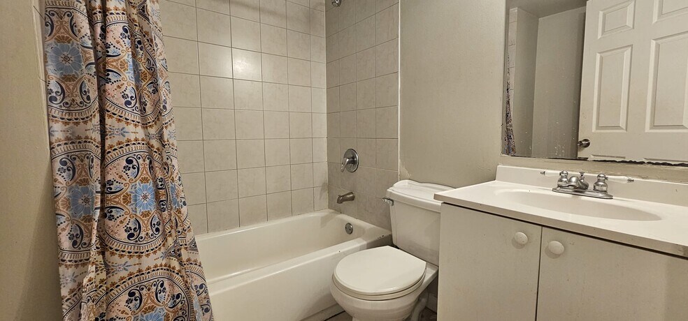 Building Photo - 2308 N Meade Ave