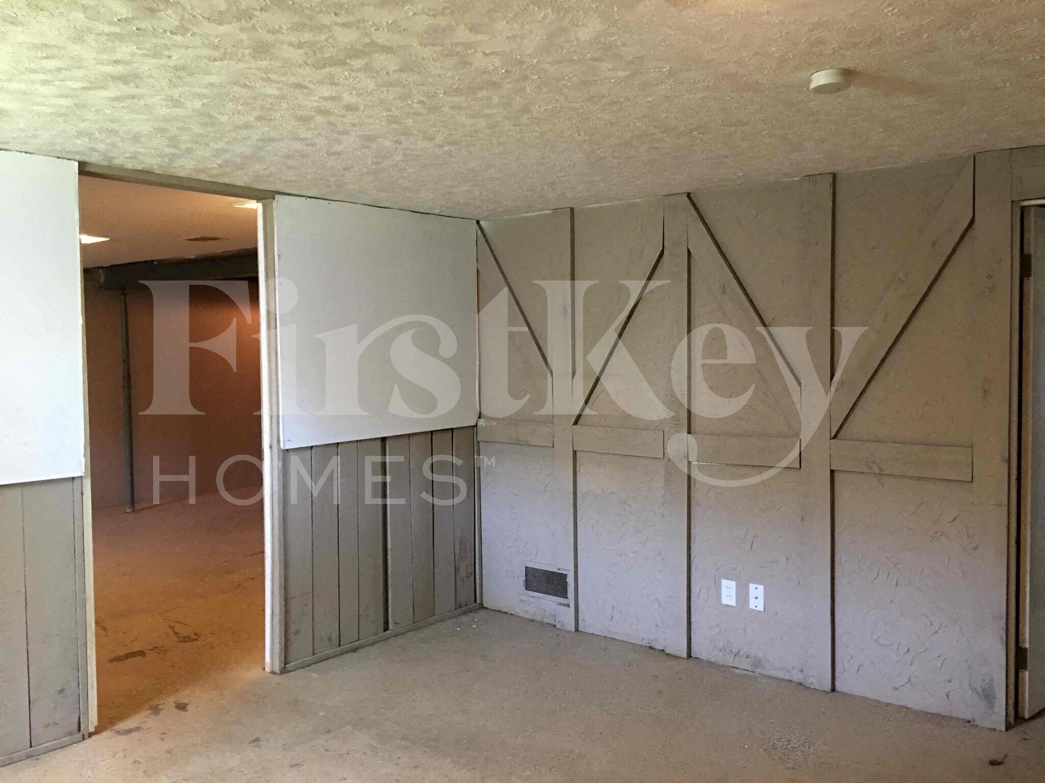 Building Photo - 2560 Pheasant Dr