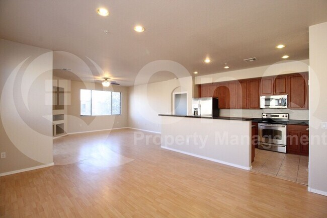 Building Photo - 705 W Queen Creek Rd