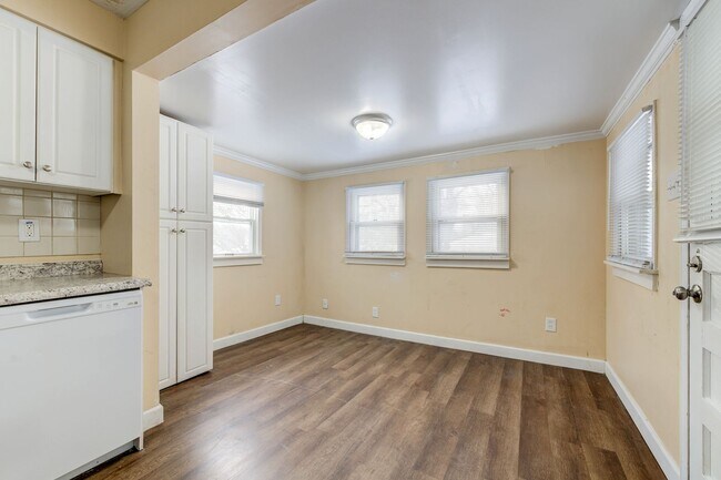 Building Photo - Charming 3-Bedroom Home with Garage, Basement & Fenced Backyard