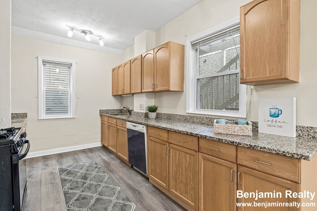 Building Photo - 5 Washburn Ter