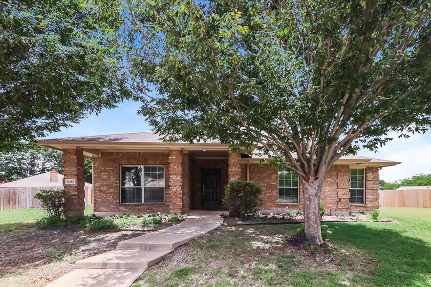 Primary Photo - 1603 Venus Dr E