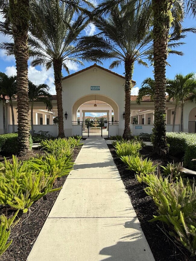 Building Photo - 9932 Brickhill Dr