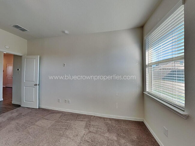 Building Photo - 4925 Woodloch Dr