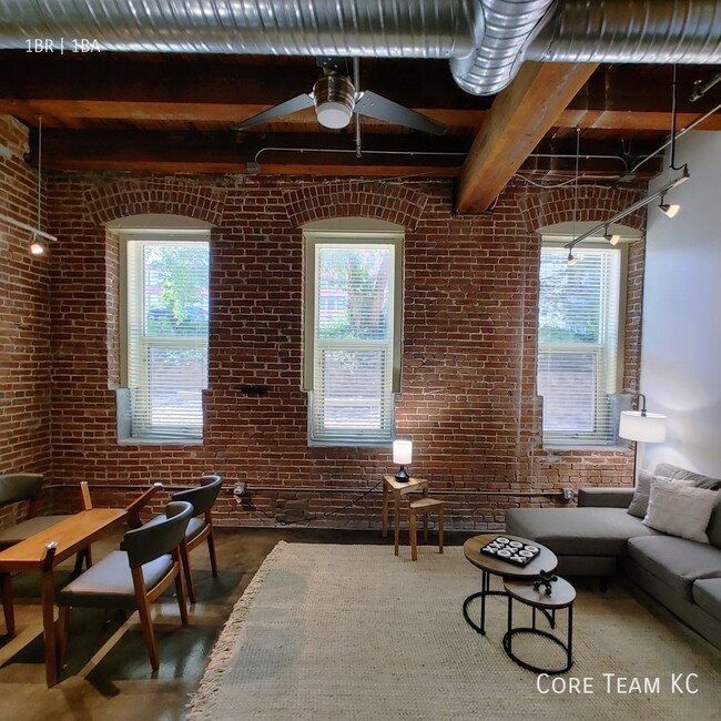 Building Photo - LARGE LOFT IN RIVERMARKET