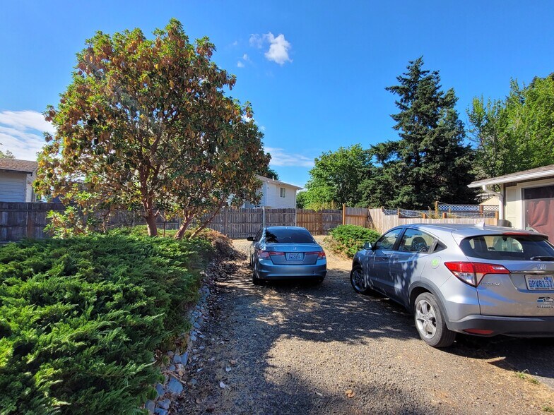 Building Photo - 340 Hill Ct