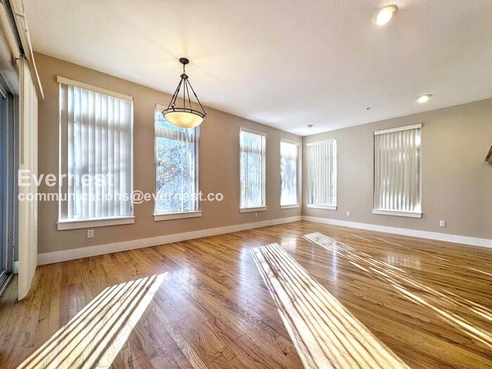 Building Photo - 1080 E 13th Ave