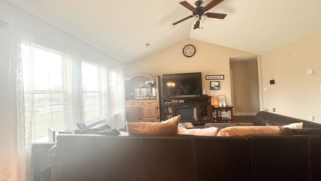 Building Photo - 107 Greythorn Ct