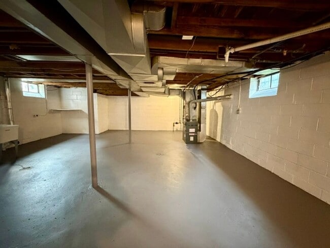 Building Photo - 15328 Kentfield St