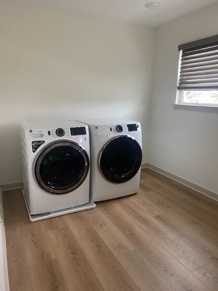 Building Photo - 311 W Broad St