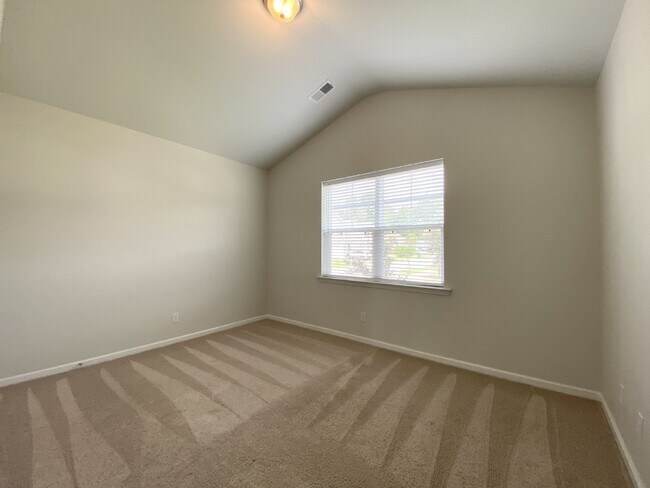 Building Photo - Three Bedroom Home In Heritage New Riversi...