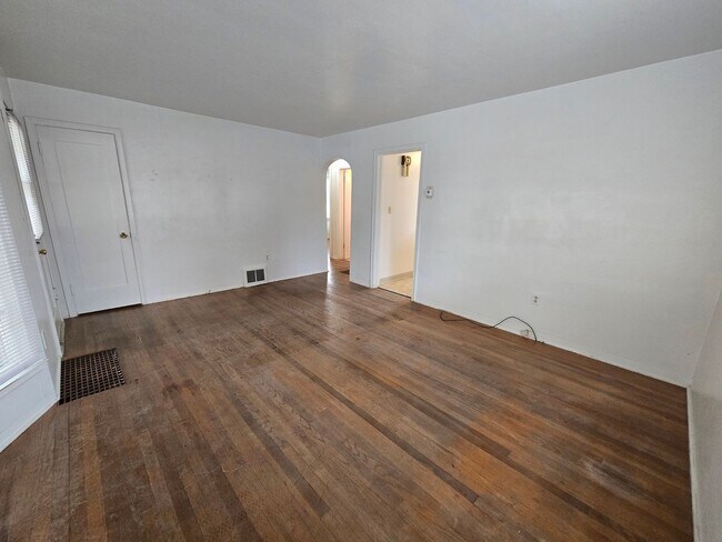 Building Photo - Spokane Valley Home Available Now!