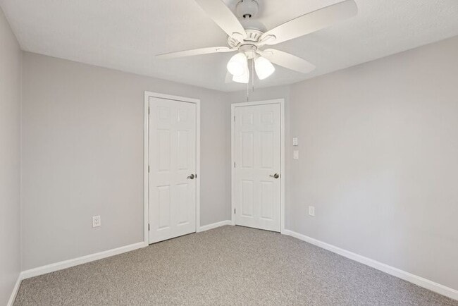 Building Photo - 5 Woodvale Ct