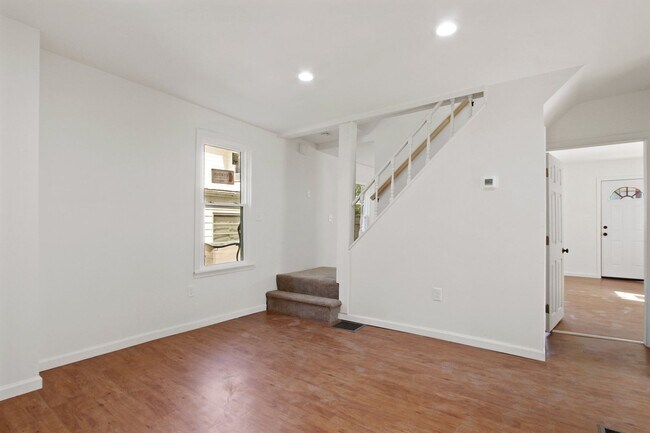 Building Photo - Coming Soon- Charming 2 Bedroom, 1.5 Bath ...
