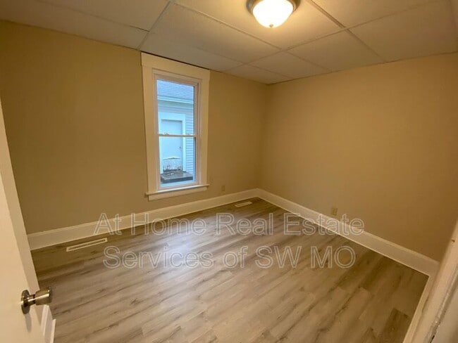 Building Photo - 1224 E Central St