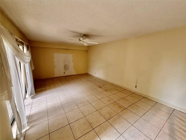 Building Photo - 736 NW 98th Cir