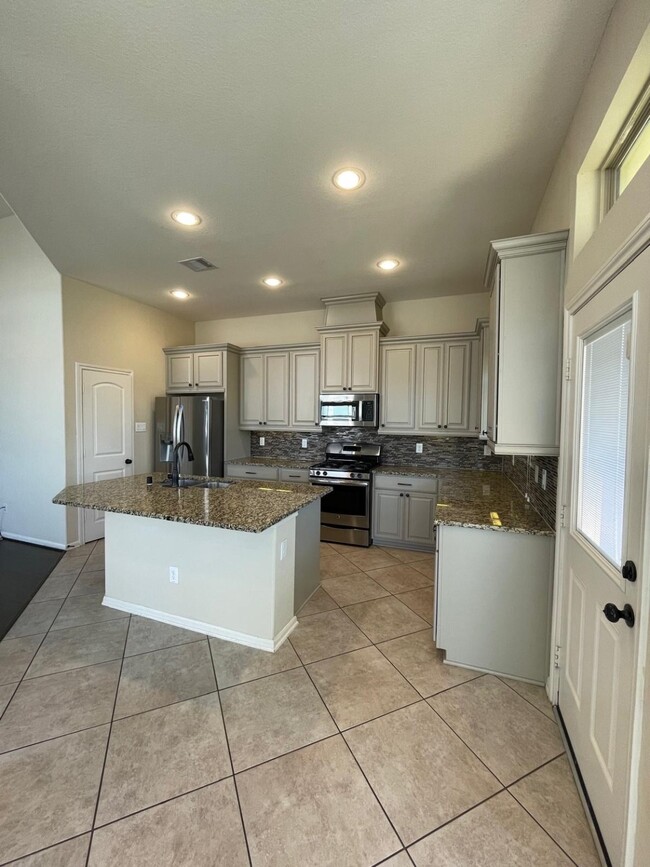 Building Photo - 23331 Del Rosso St