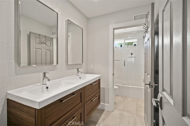 Building Photo - 28792 Bolanos