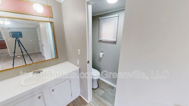 Building Photo - 125 Brookstone Dr