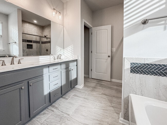 Building Photo - RENOVATED 4 BEDROOM/3 BATH IN VIRGINIA BEACH! READY FOR RENT!!