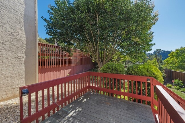 Building Photo - 2016 Fairmont Dr