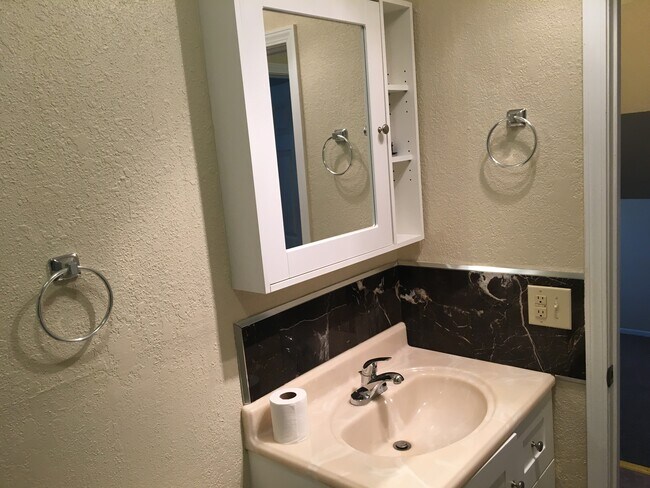 UPSTAIR'S BATH - 2820 Independence St