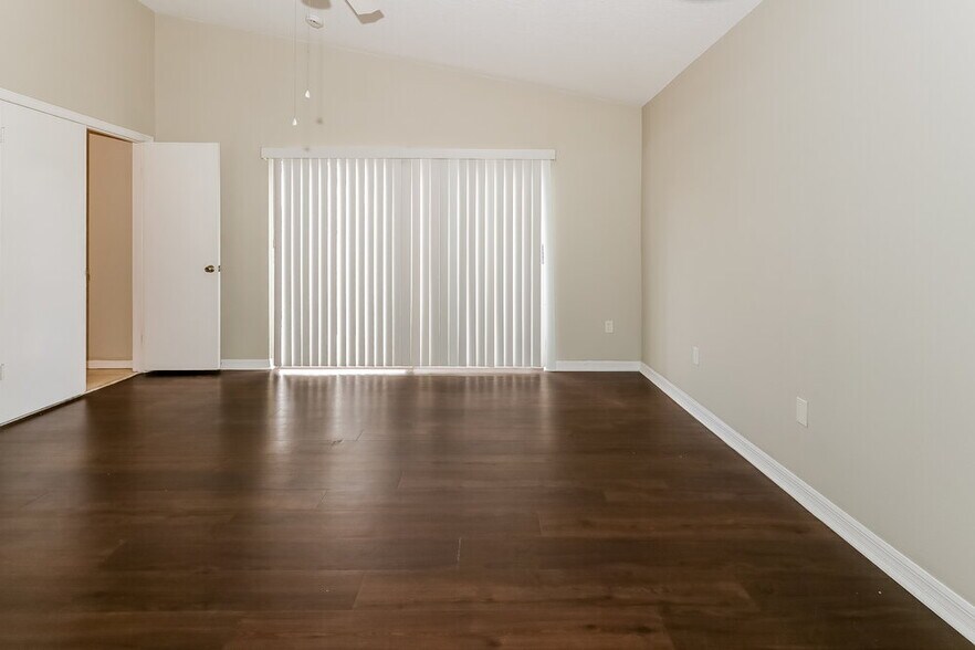 Building Photo - 12996 Meadowbreeze Dr