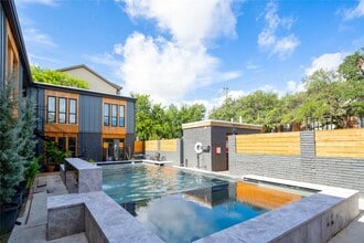 Building Photo - 2703 Mason St