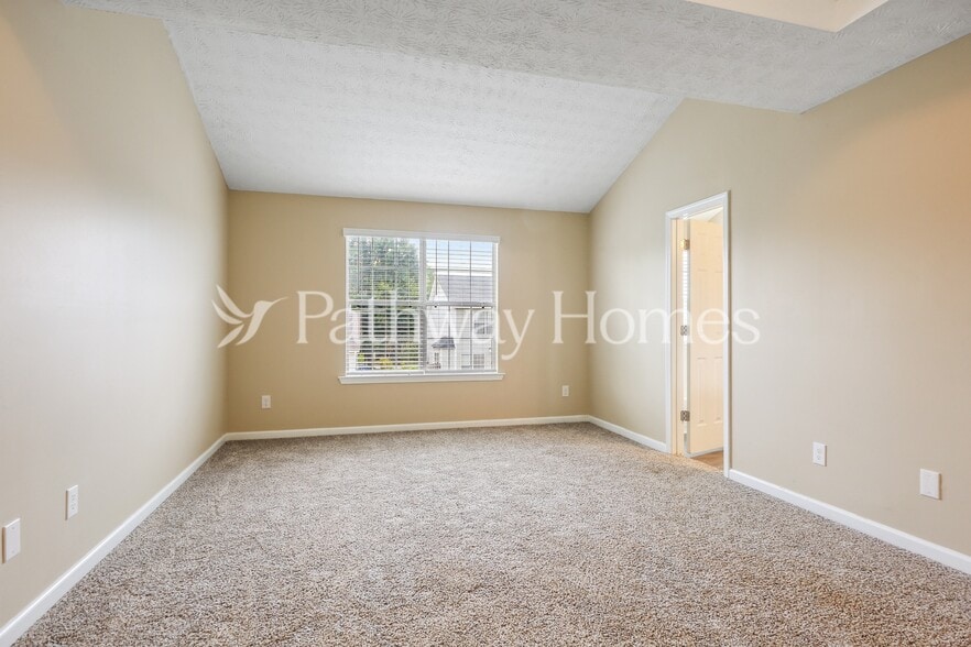Building Photo - 615 Gardinia Dr