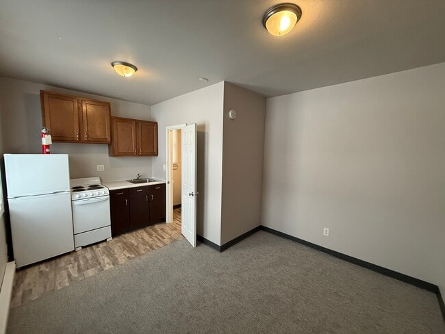 Building Photo - 5 6th Ave N