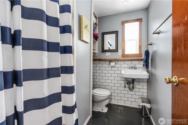 Building Photo - 4 bedroom home in one of Tacoma's most cov...