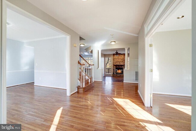 Building Photo - 43258 Meadowood Ct